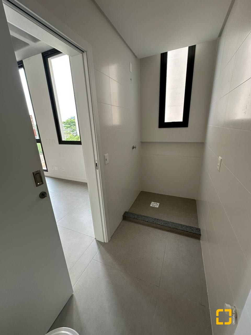 Loft com 37m², 1 quarto (sendo 1 suíte), 1 garagem, no bairro Pantanal em Florianópolis
