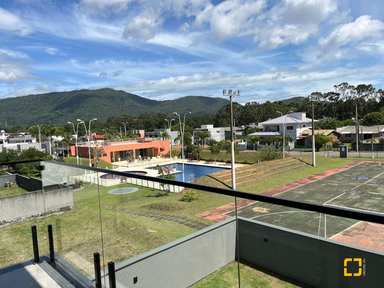 Casa de Condomínio com 253m², 6 quartos (sendo 3 suítes), 2 garagens, no bairro Rio Vermelho em Florianópolis