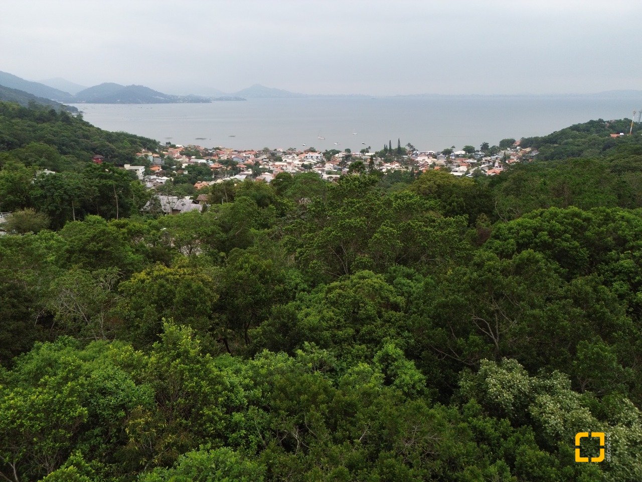 Terreno com 14106m², no bairro Sambaqui em Florianópolis