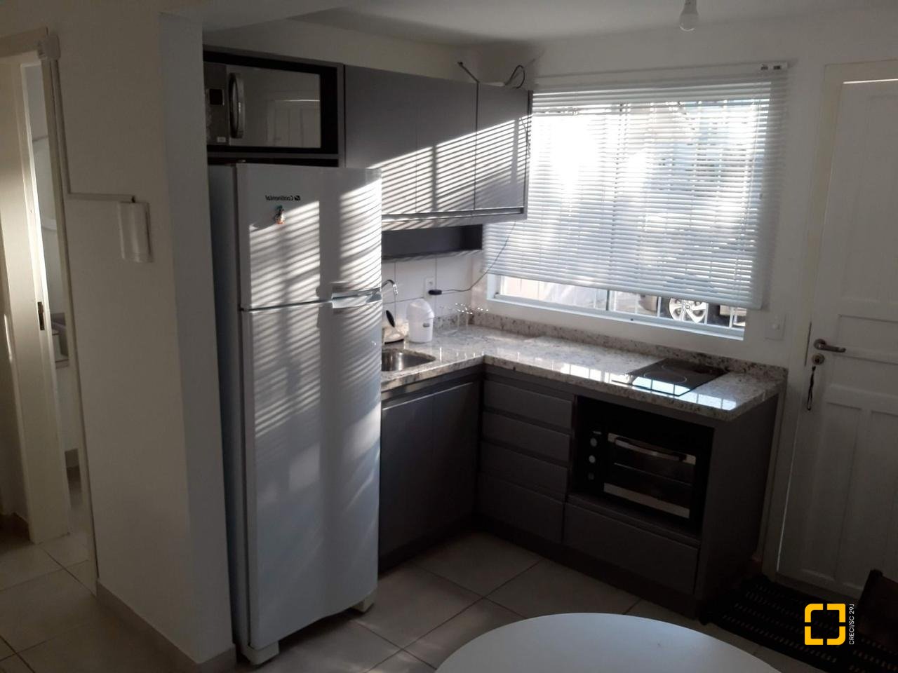 Casa com 176m², 8 quartos (sendo 2 suítes), 4 garagens, no bairro Carvoeira em Florianópolis