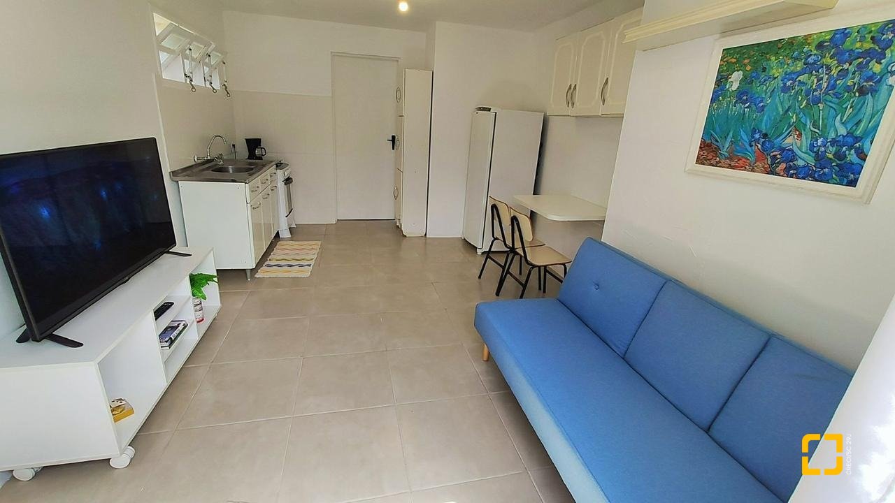 Casa com 176m², 8 quartos (sendo 2 suítes), 4 garagens, no bairro Carvoeira em Florianópolis