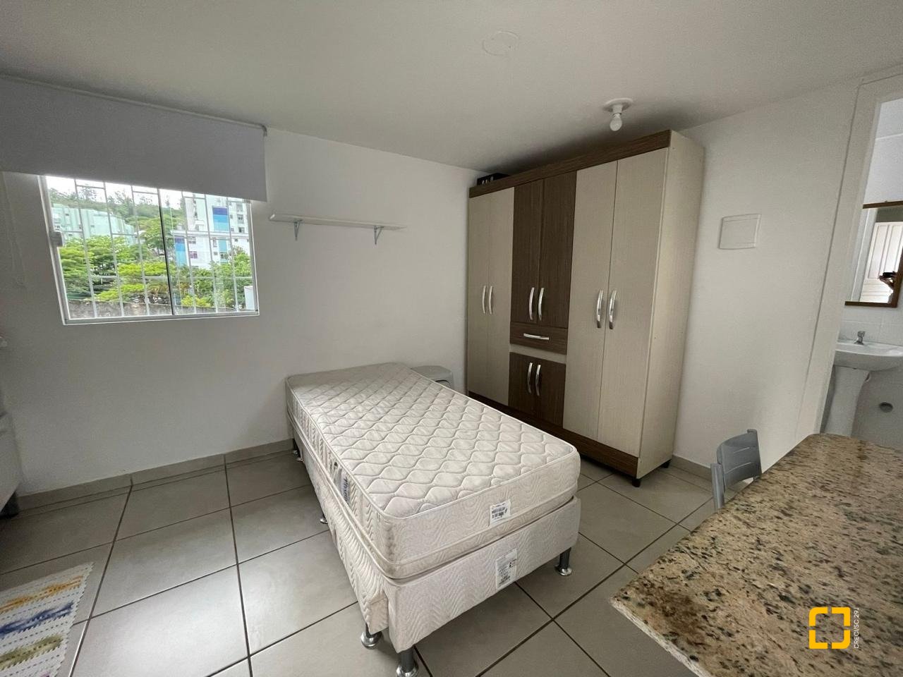 Casa com 176m², 8 quartos (sendo 2 suítes), 4 garagens, no bairro Carvoeira em Florianópolis