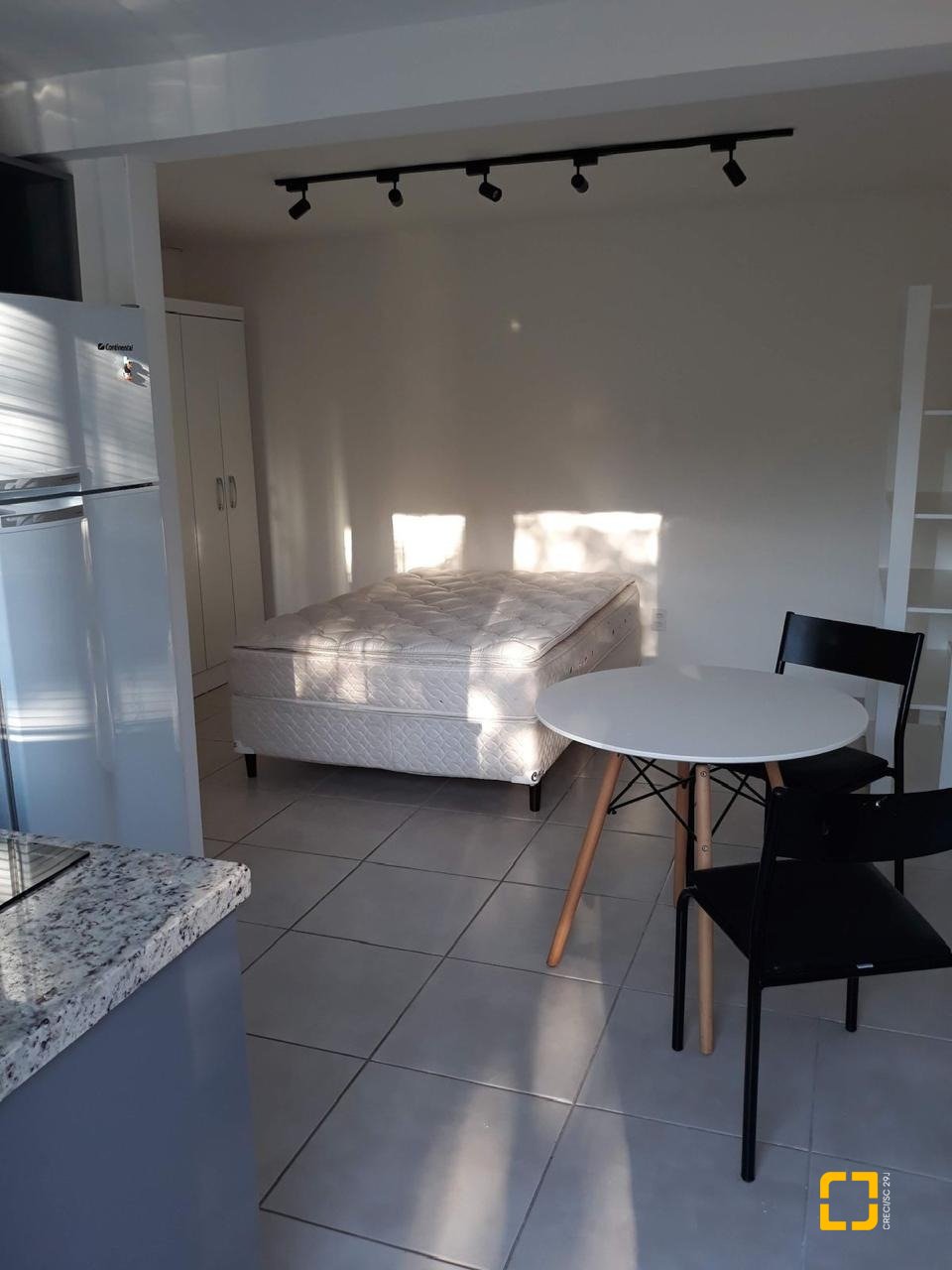 Casa com 176m², 8 quartos (sendo 2 suítes), 4 garagens, no bairro Carvoeira em Florianópolis