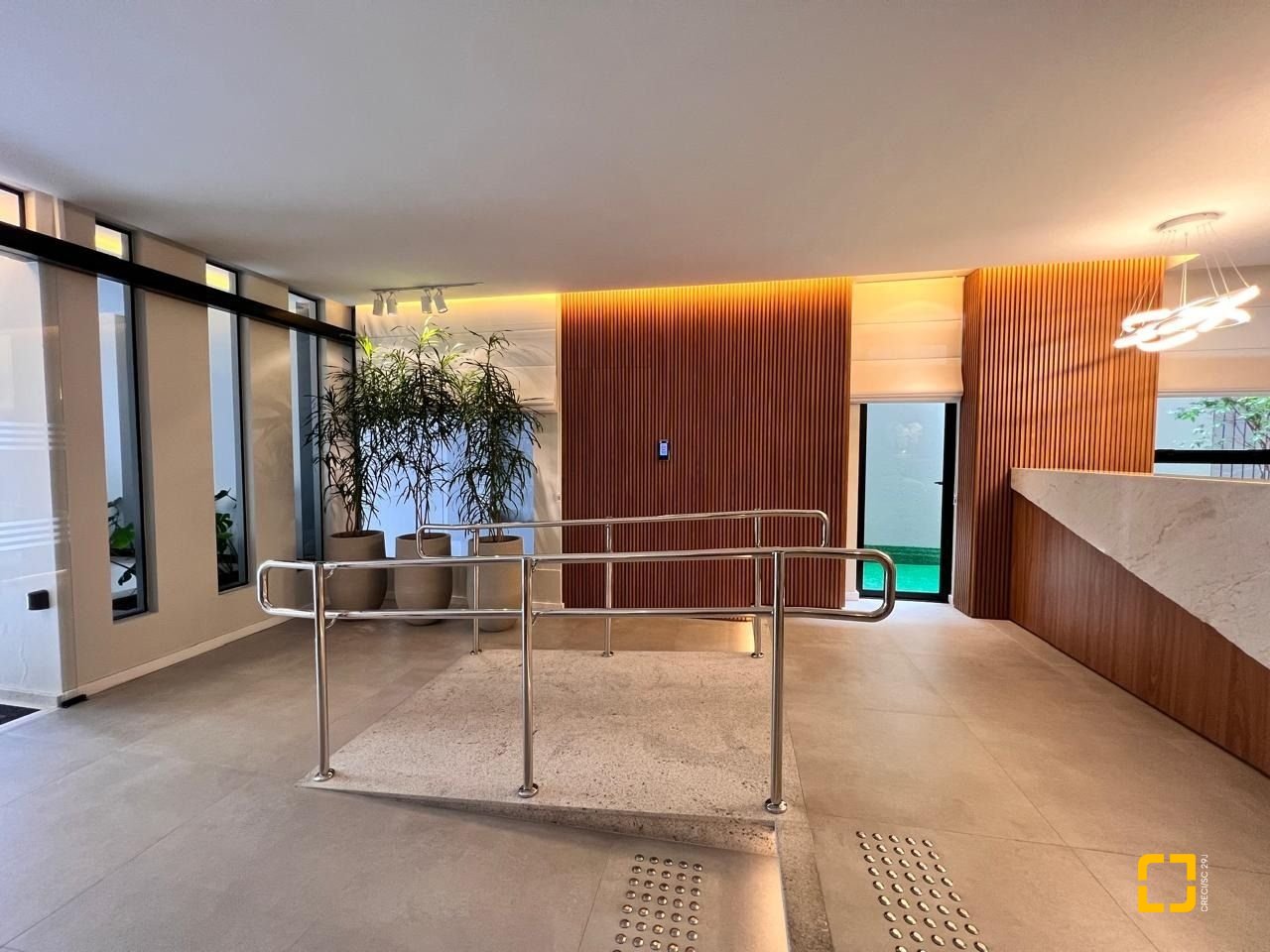 Sala com 163m², 2 garagens, no bairro Centro em Florianópolis