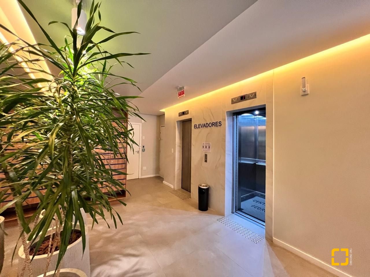 Sala com 163m², 2 garagens, no bairro Centro em Florianópolis