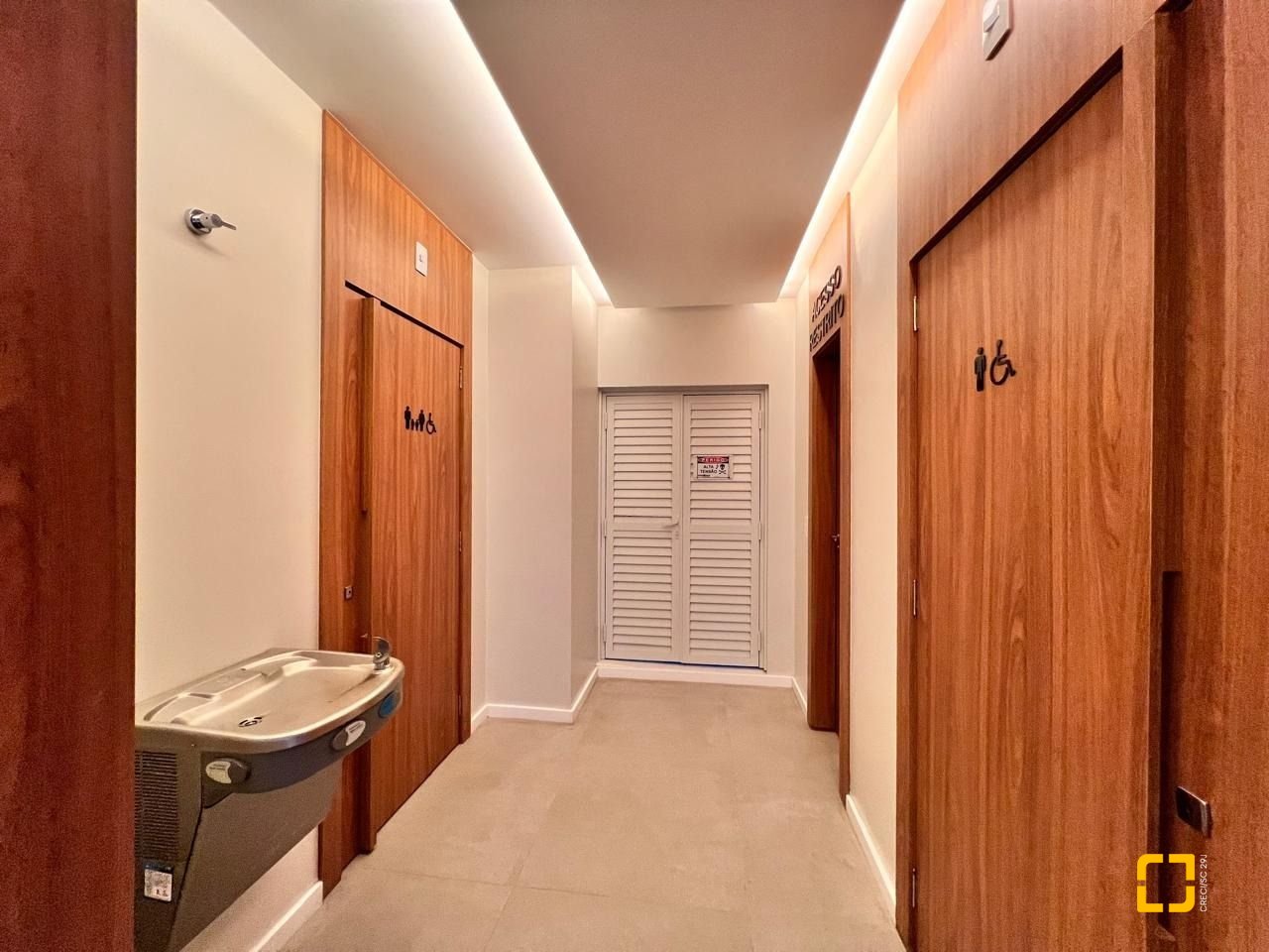 Sala com 163m², 2 garagens, no bairro Centro em Florianópolis