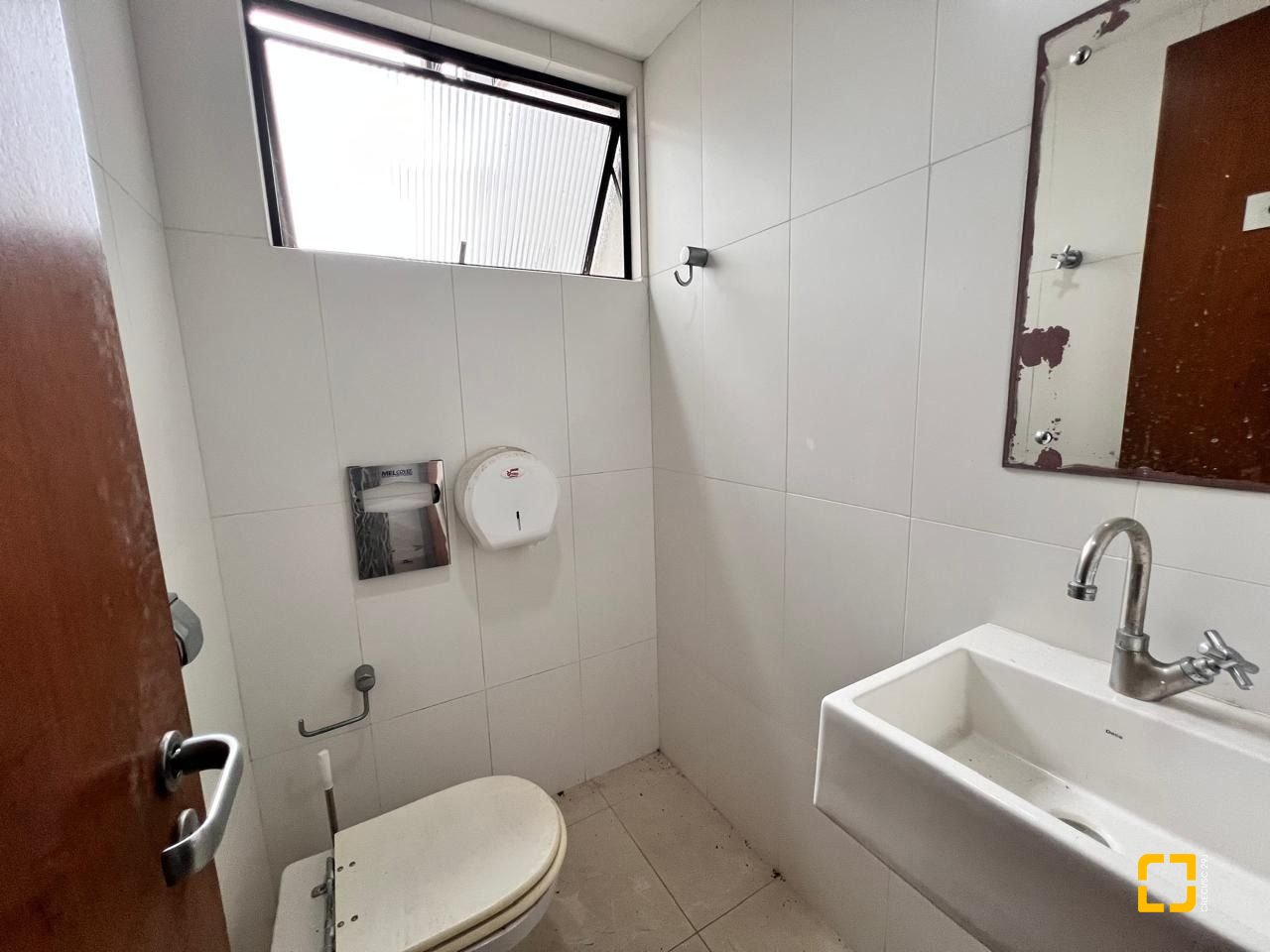 Sala com 163m², 2 garagens, no bairro Centro em Florianópolis