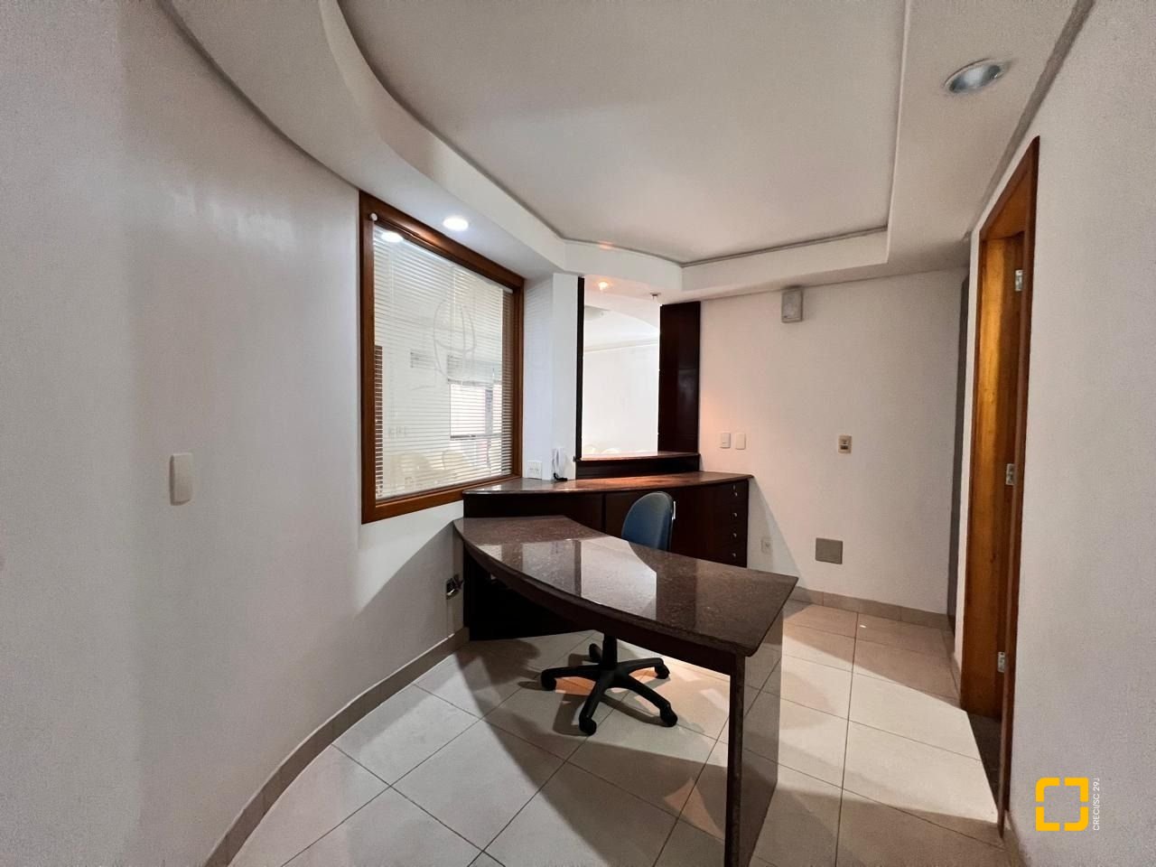 Sala com 163m², 2 garagens, no bairro Centro em Florianópolis