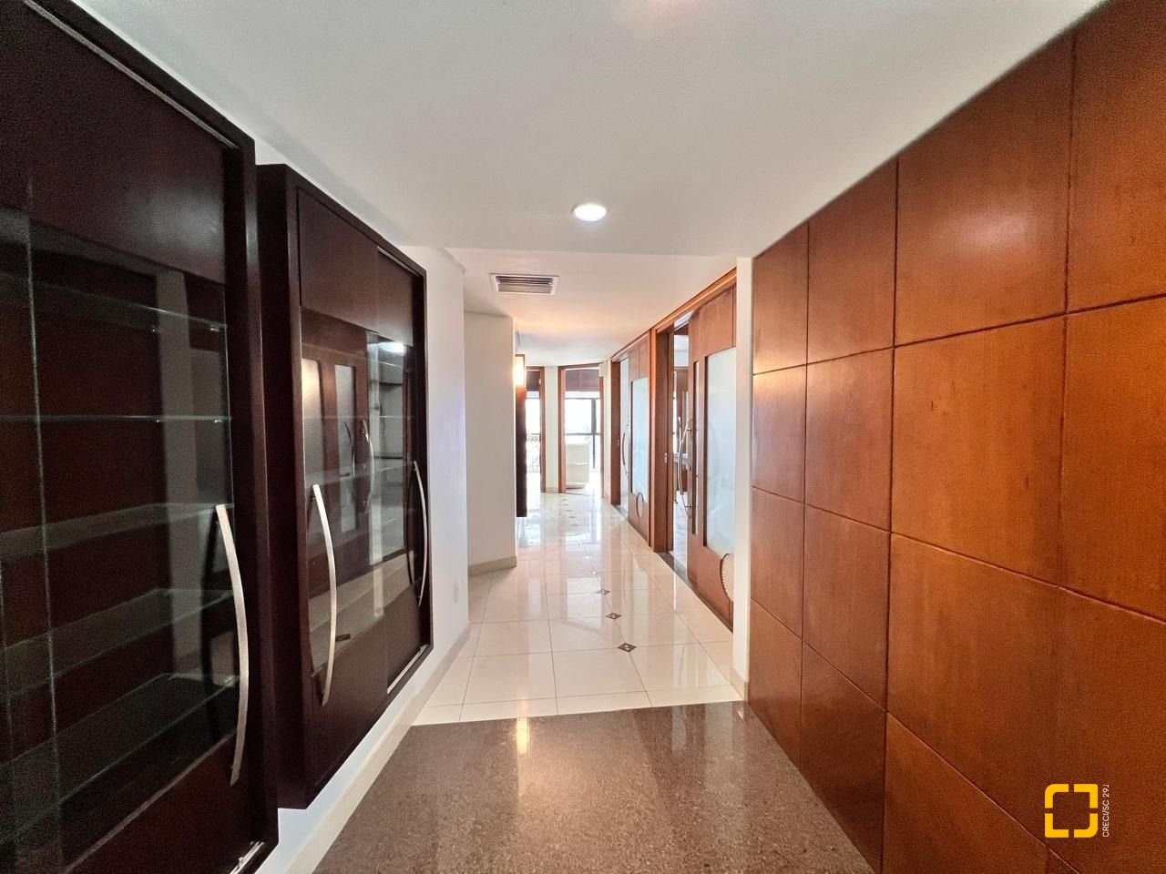 Sala com 163m², 2 garagens, no bairro Centro em Florianópolis