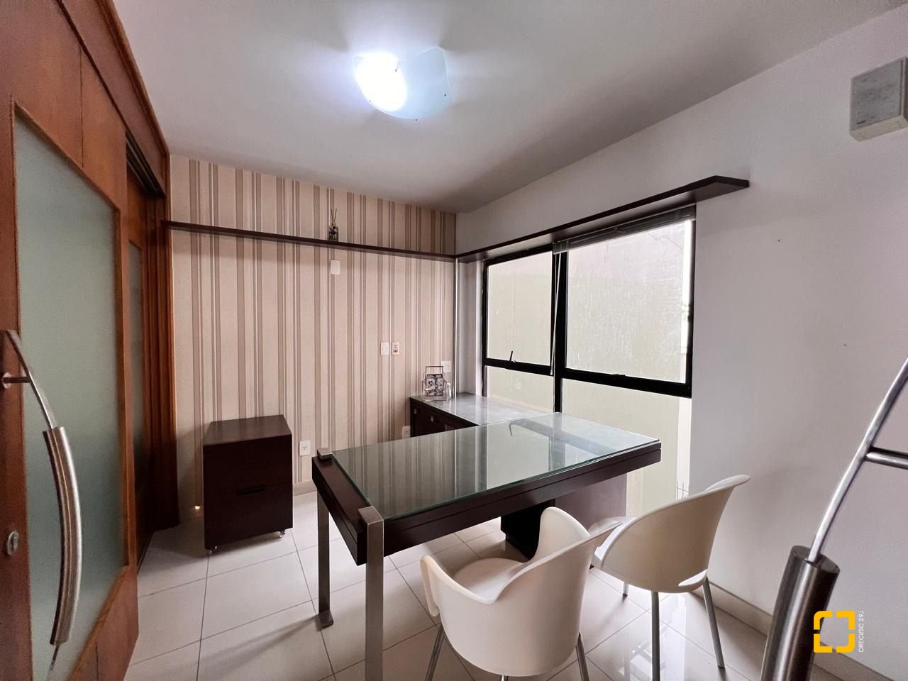 Sala com 163m², 2 garagens, no bairro Centro em Florianópolis