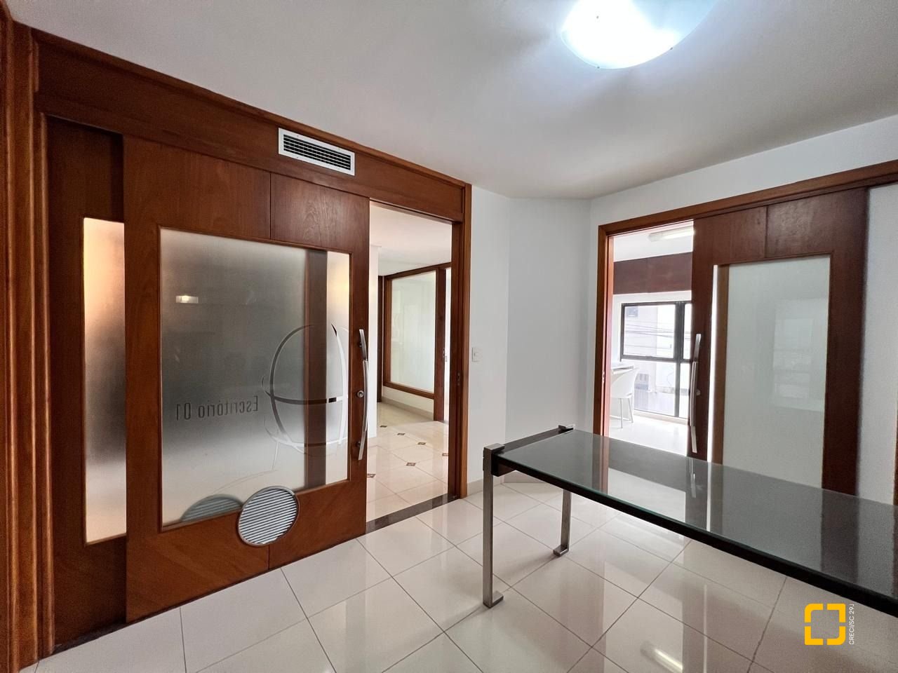 Sala com 163m², 2 garagens, no bairro Centro em Florianópolis