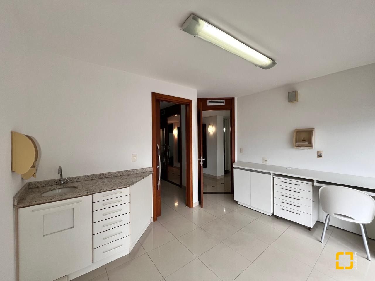 Sala com 163m², 2 garagens, no bairro Centro em Florianópolis