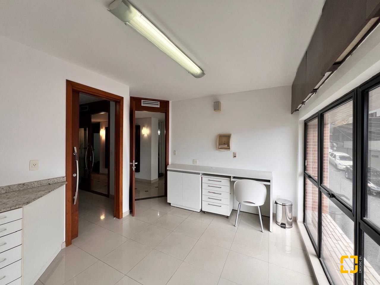 Sala com 163m², 2 garagens, no bairro Centro em Florianópolis