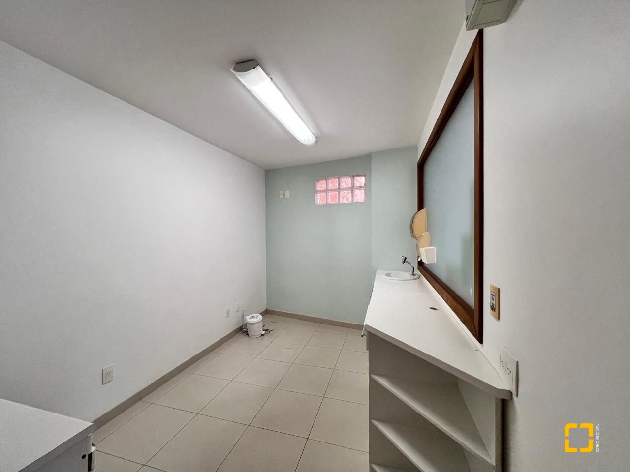 Sala com 163m², 2 garagens, no bairro Centro em Florianópolis