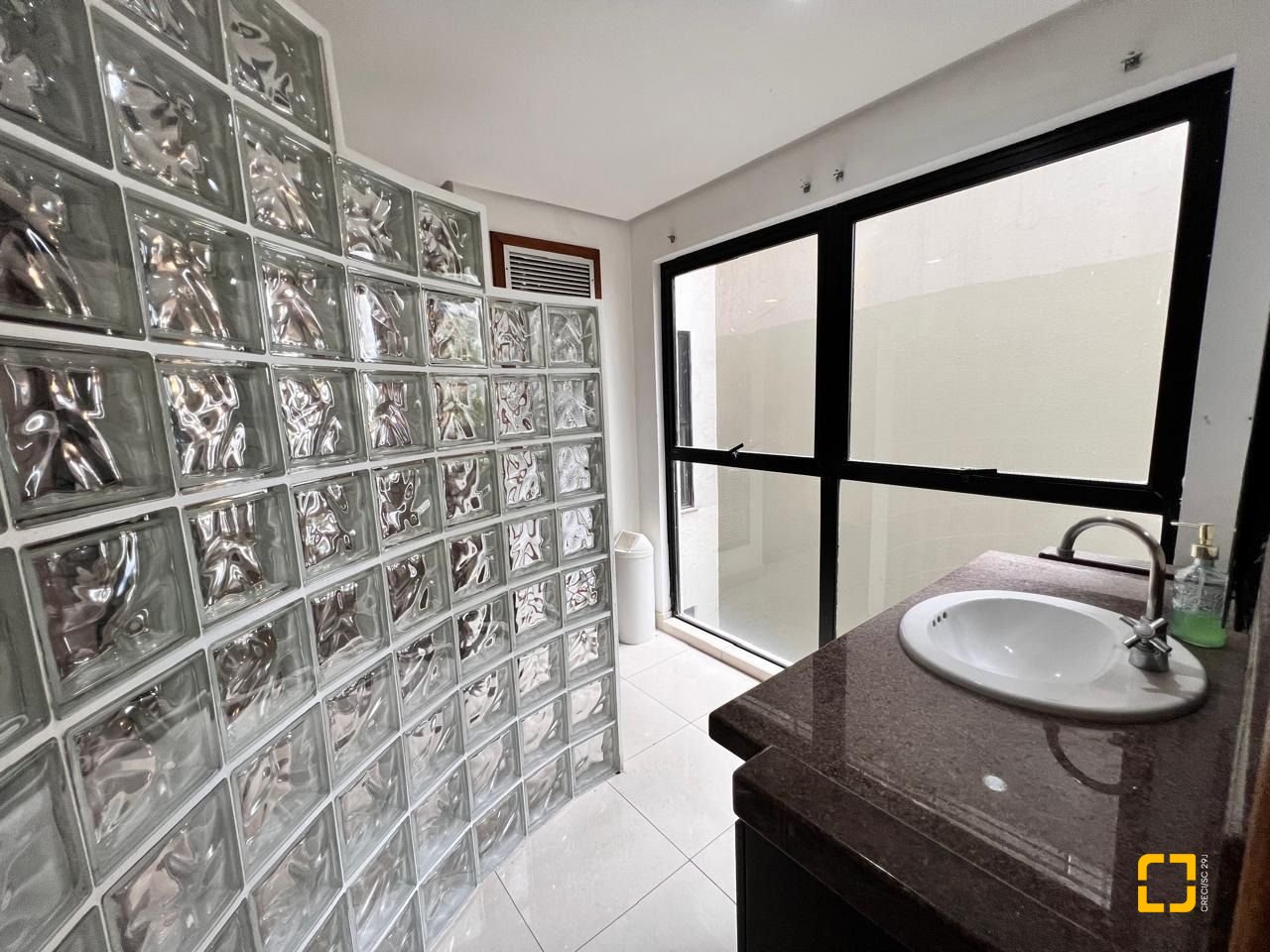 Sala com 163m², 2 garagens, no bairro Centro em Florianópolis