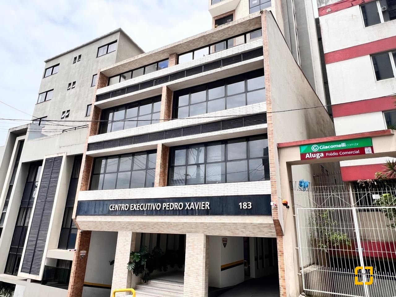 Sala com 163m², 2 garagens, no bairro Centro em Florianópolis