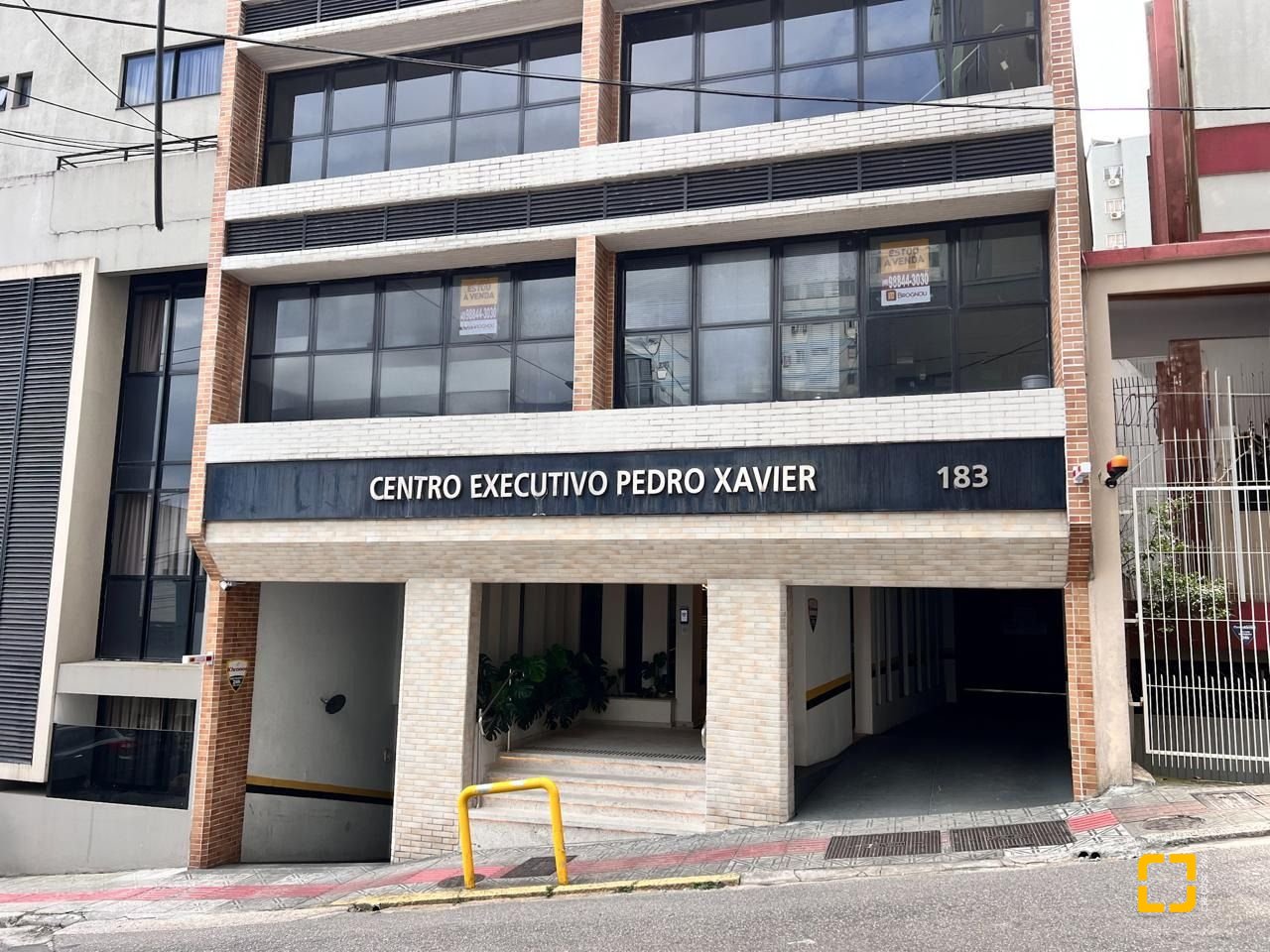 Sala com 163m², 2 garagens, no bairro Centro em Florianópolis