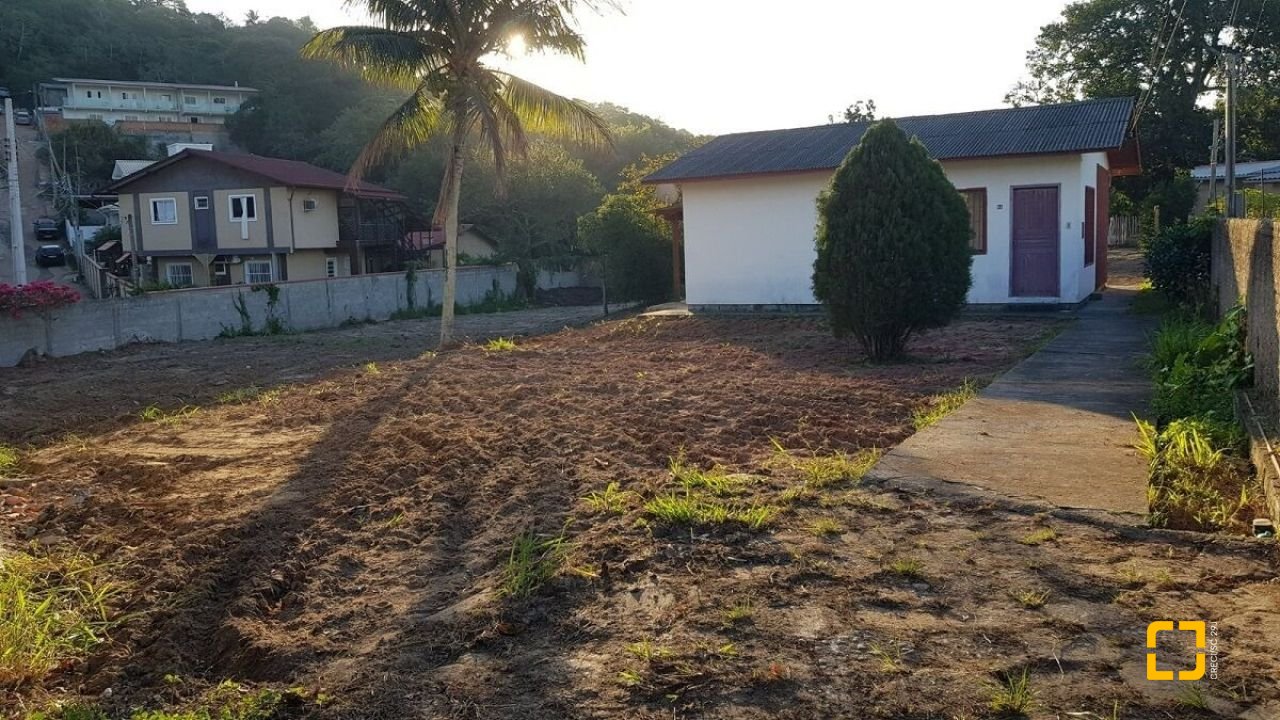 Terreno com 2017m², no bairro Cachoeira do Bom Jesus em Florianópolis