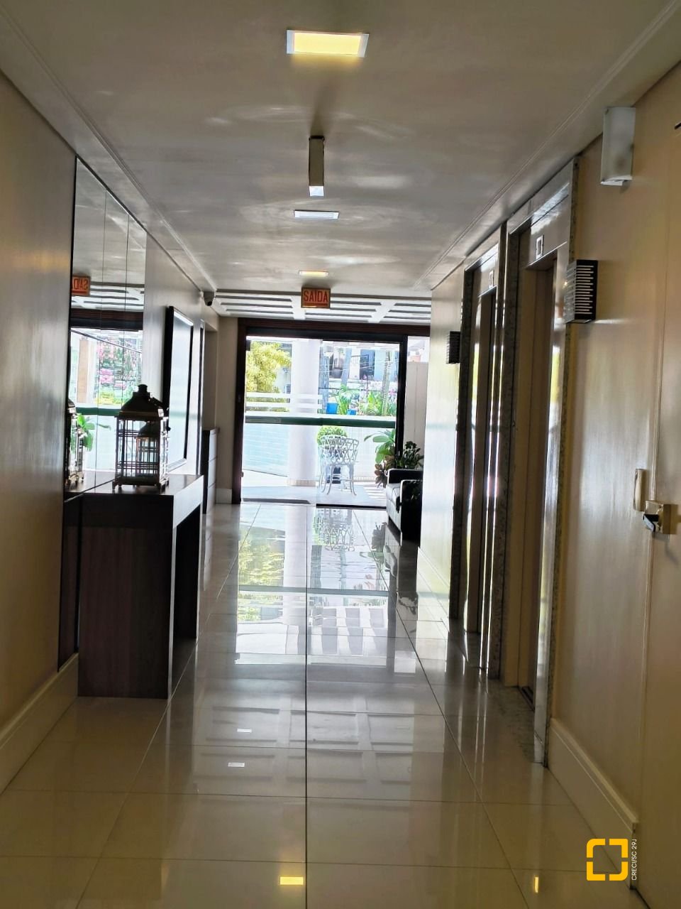 Apartamento com 114m², 5 quartos (sendo 1 suíte), 2 garagens, no bairro Coqueiros em Florianópolis