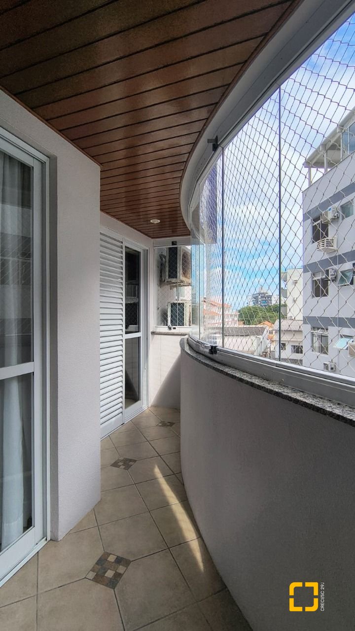 Apartamento com 114m², 5 quartos (sendo 1 suíte), 2 garagens, no bairro Coqueiros em Florianópolis