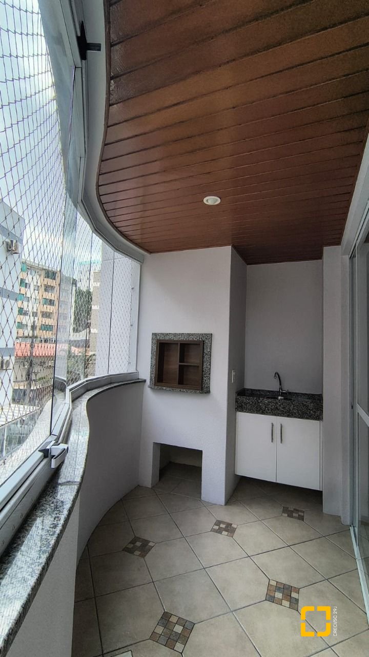 Apartamento com 114m², 5 quartos (sendo 1 suíte), 2 garagens, no bairro Coqueiros em Florianópolis