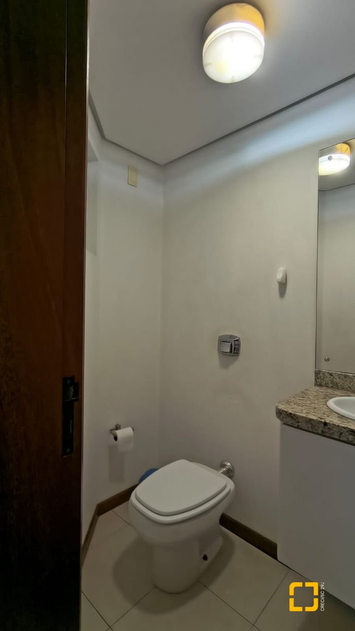 Apartamento com 114m², 5 quartos (sendo 1 suíte), 2 garagens, no bairro Coqueiros em Florianópolis