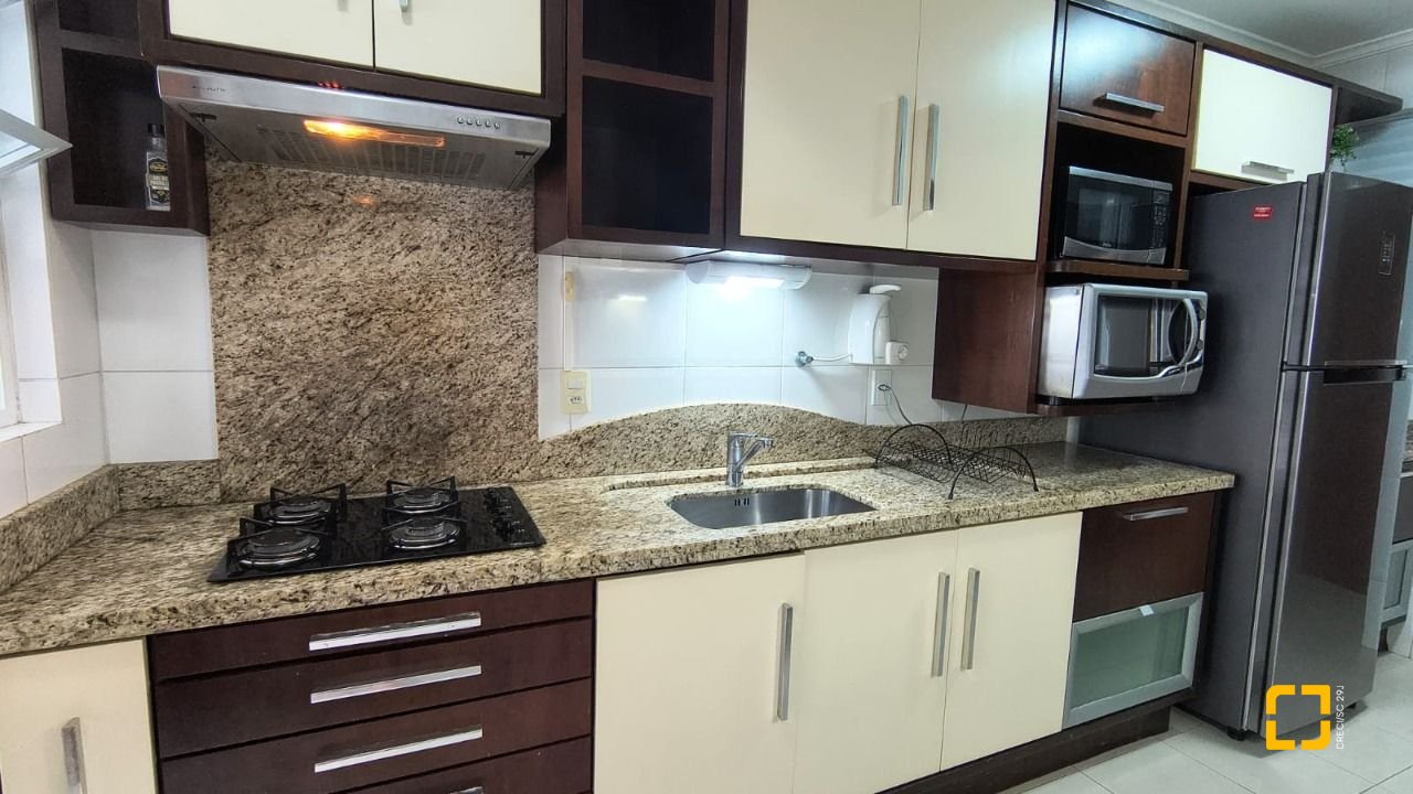 Apartamento com 114m², 5 quartos (sendo 1 suíte), 2 garagens, no bairro Coqueiros em Florianópolis