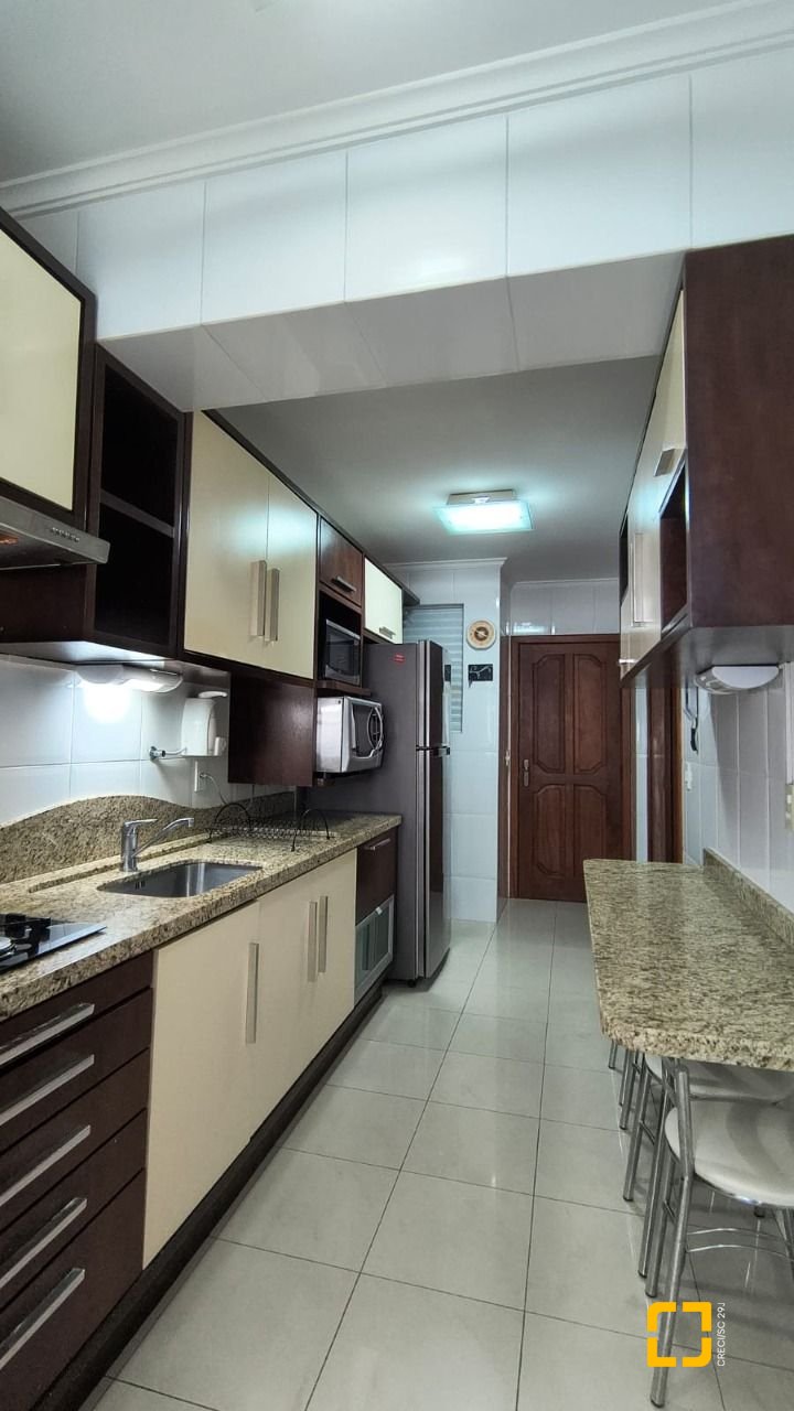 Apartamento com 114m², 5 quartos (sendo 1 suíte), 2 garagens, no bairro Coqueiros em Florianópolis