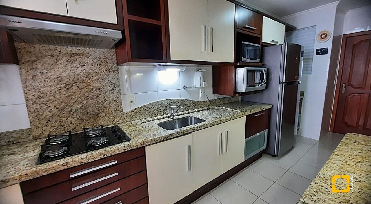 Apartamento com 114m², 5 quartos (sendo 1 suíte), 2 garagens, no bairro Coqueiros em Florianópolis