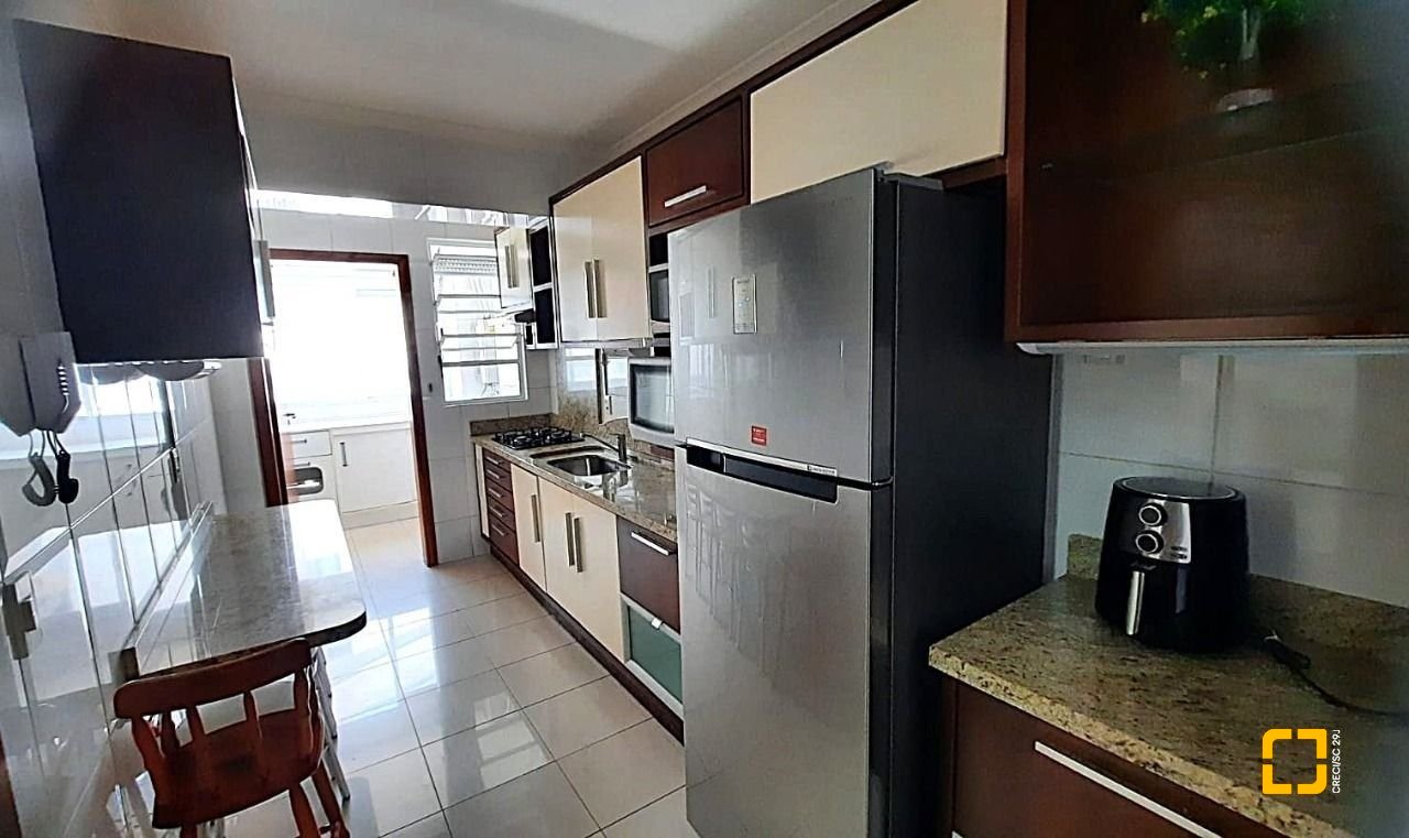 Apartamento com 114m², 5 quartos (sendo 1 suíte), 2 garagens, no bairro Coqueiros em Florianópolis
