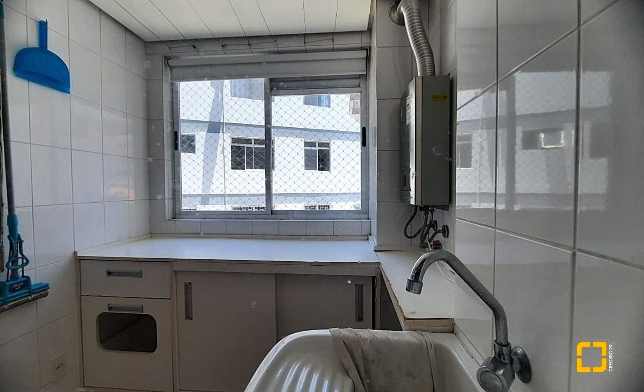 Apartamento com 114m², 5 quartos (sendo 1 suíte), 2 garagens, no bairro Coqueiros em Florianópolis