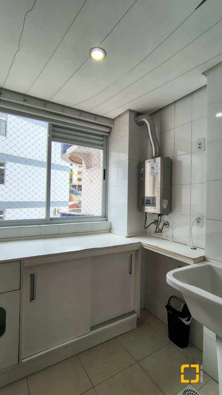 Apartamento com 114m², 5 quartos (sendo 1 suíte), 2 garagens, no bairro Coqueiros em Florianópolis