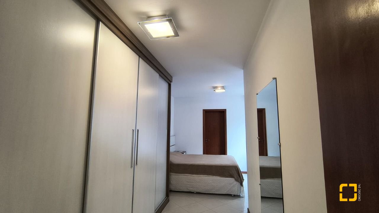 Apartamento com 114m², 5 quartos (sendo 1 suíte), 2 garagens, no bairro Coqueiros em Florianópolis