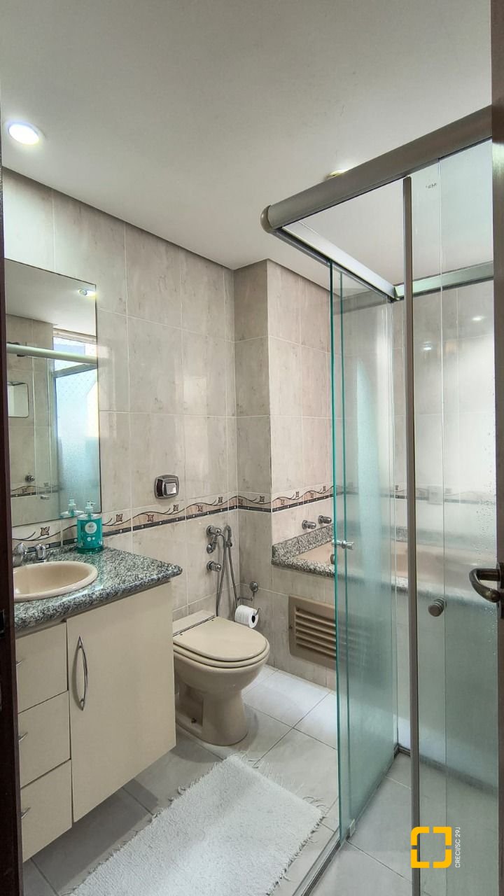Apartamento com 114m², 5 quartos (sendo 1 suíte), 2 garagens, no bairro Coqueiros em Florianópolis