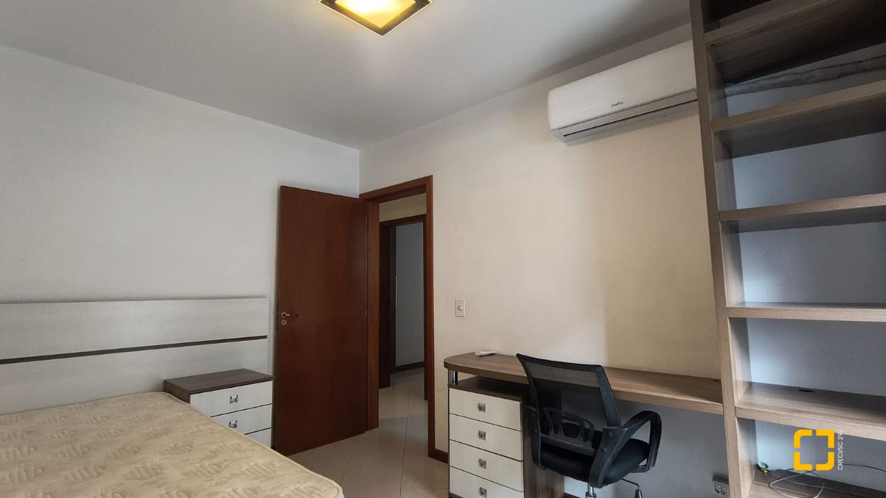 Apartamento com 114m², 5 quartos (sendo 1 suíte), 2 garagens, no bairro Coqueiros em Florianópolis