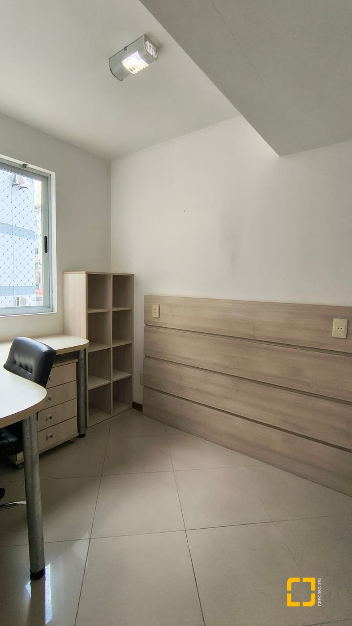 Apartamento com 114m², 5 quartos (sendo 1 suíte), 2 garagens, no bairro Coqueiros em Florianópolis