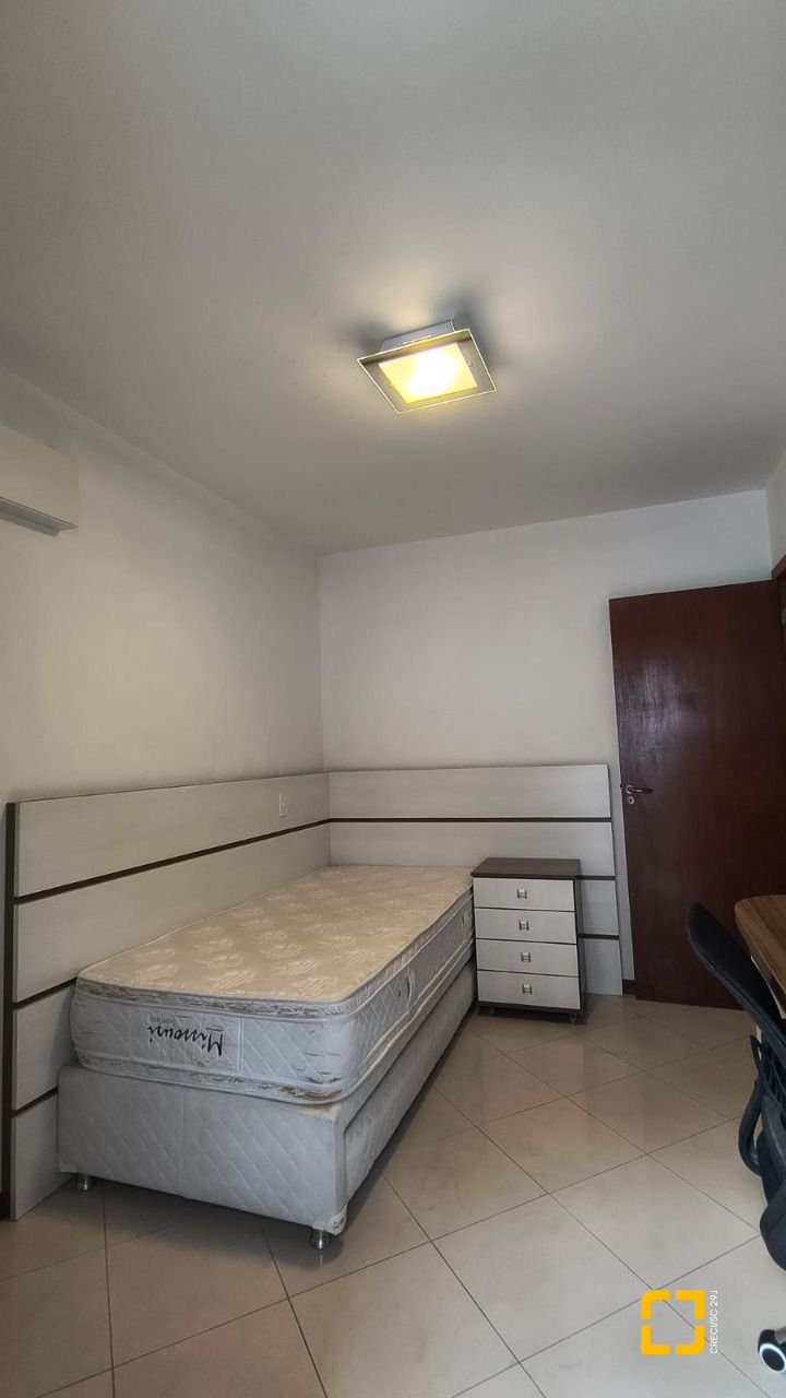 Apartamento com 114m², 5 quartos (sendo 1 suíte), 2 garagens, no bairro Coqueiros em Florianópolis