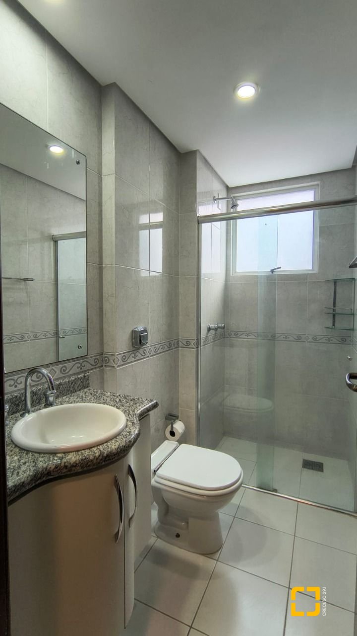 Apartamento com 114m², 5 quartos (sendo 1 suíte), 2 garagens, no bairro Coqueiros em Florianópolis