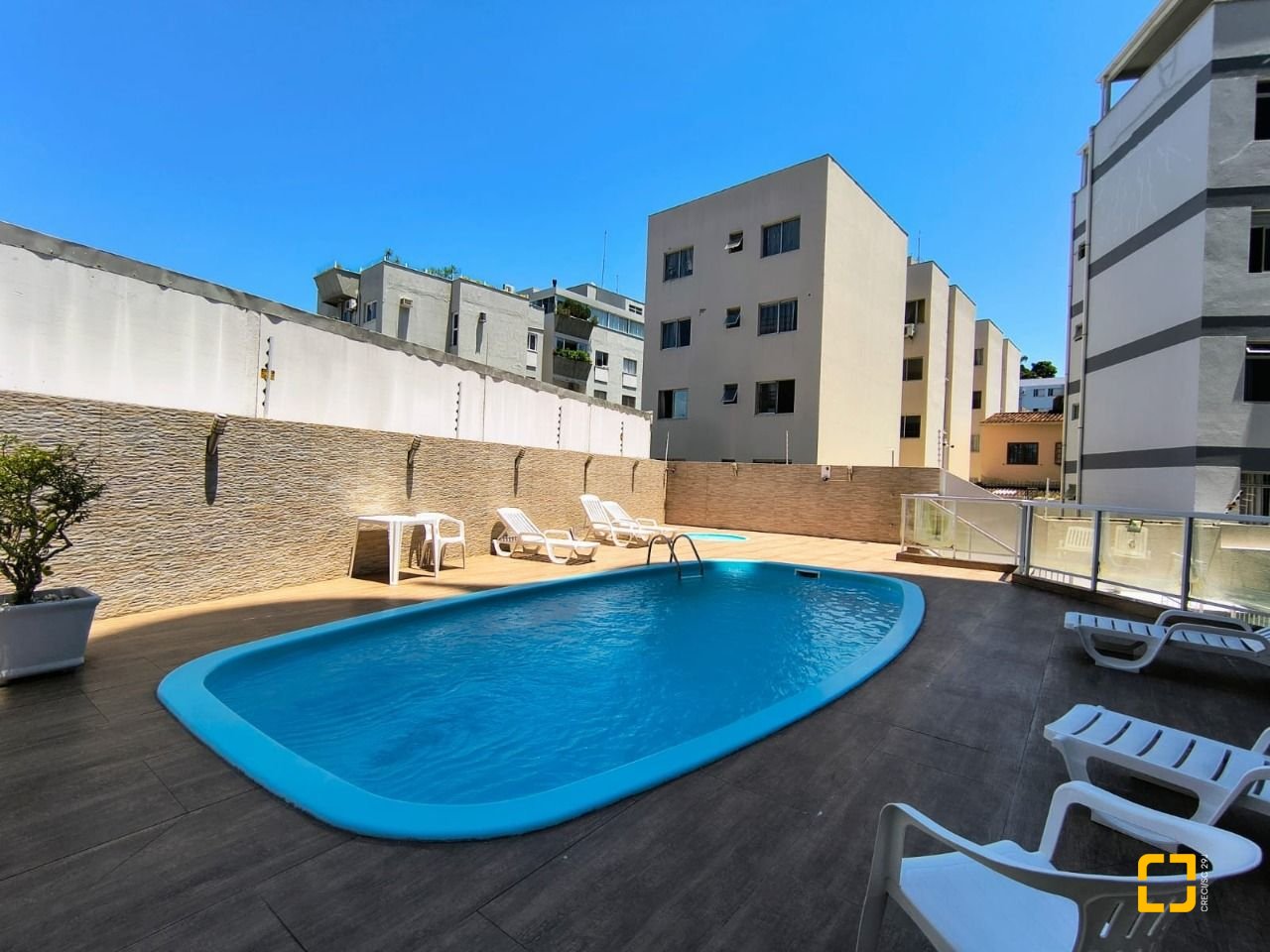 Apartamento com 114m², 5 quartos (sendo 1 suíte), 2 garagens, no bairro Coqueiros em Florianópolis