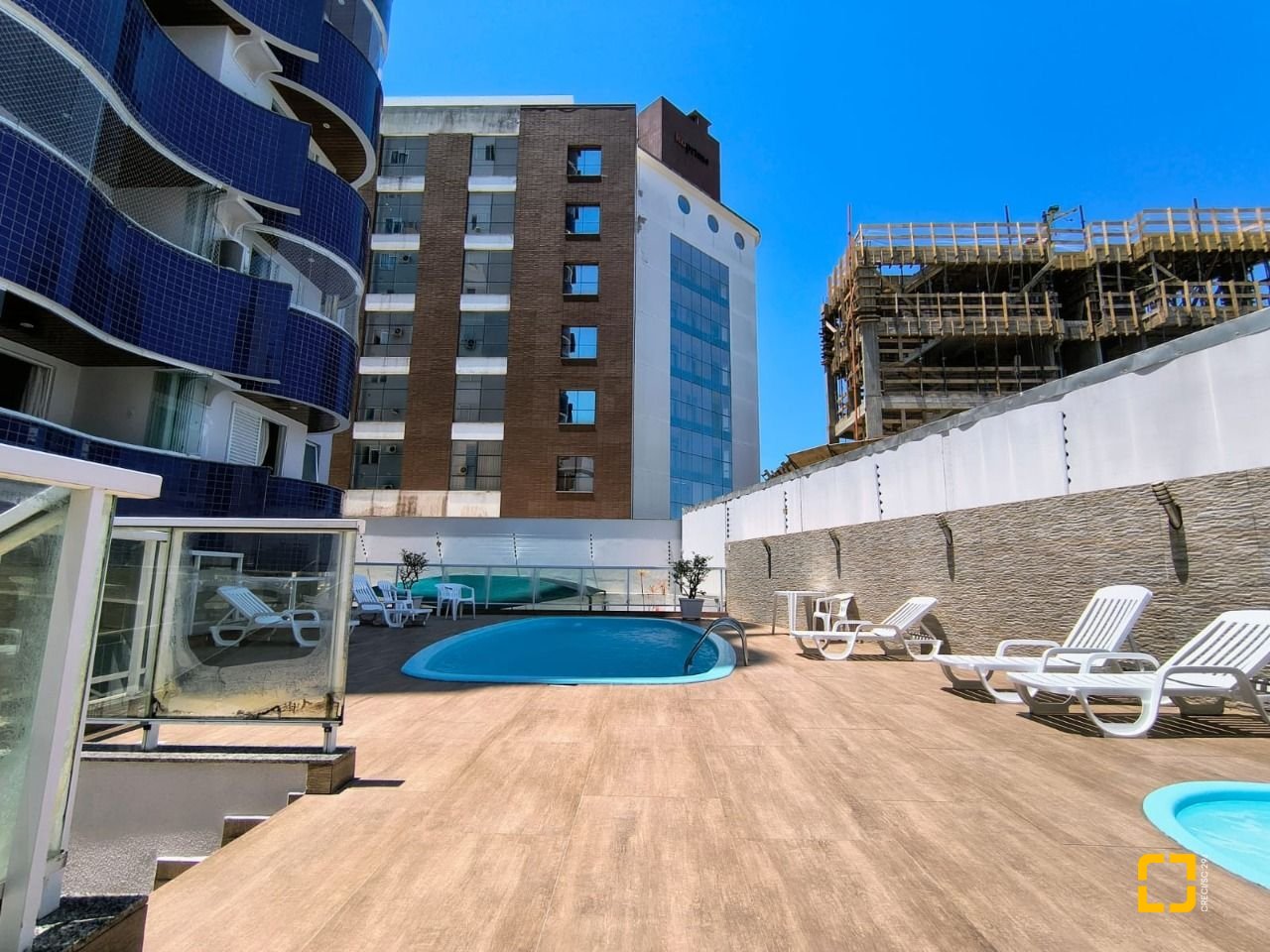Apartamento com 114m², 5 quartos (sendo 1 suíte), 2 garagens, no bairro Coqueiros em Florianópolis