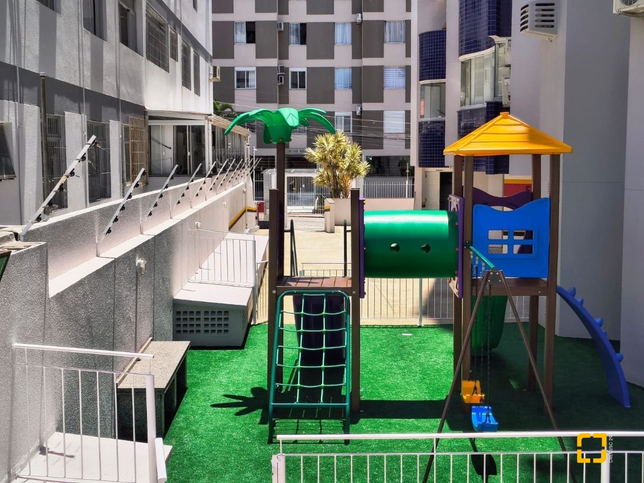 Apartamento com 114m², 5 quartos (sendo 1 suíte), 2 garagens, no bairro Coqueiros em Florianópolis