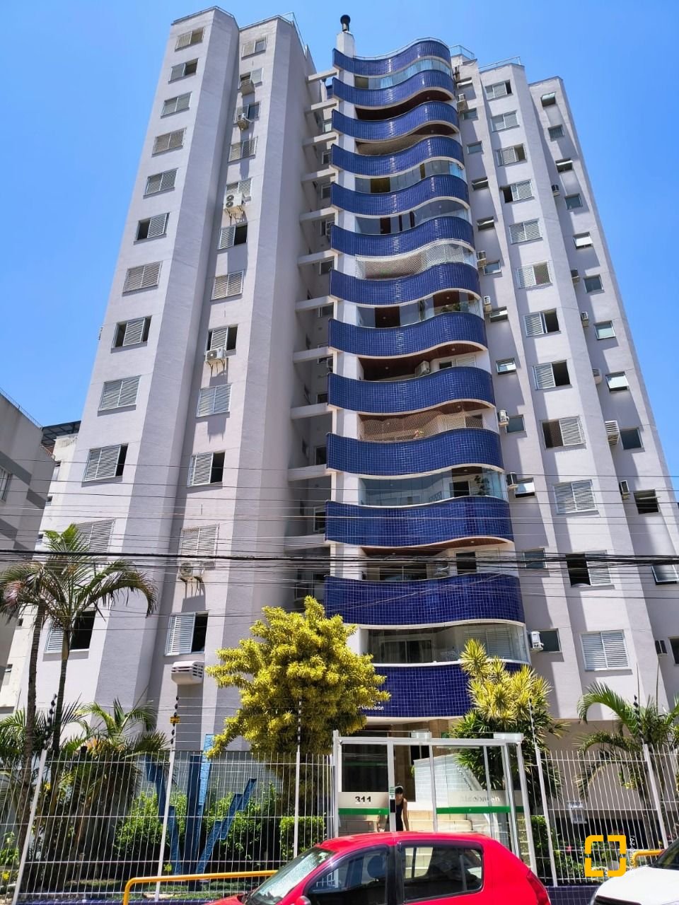 Apartamento com 114m², 5 quartos (sendo 1 suíte), 2 garagens, no bairro Coqueiros em Florianópolis