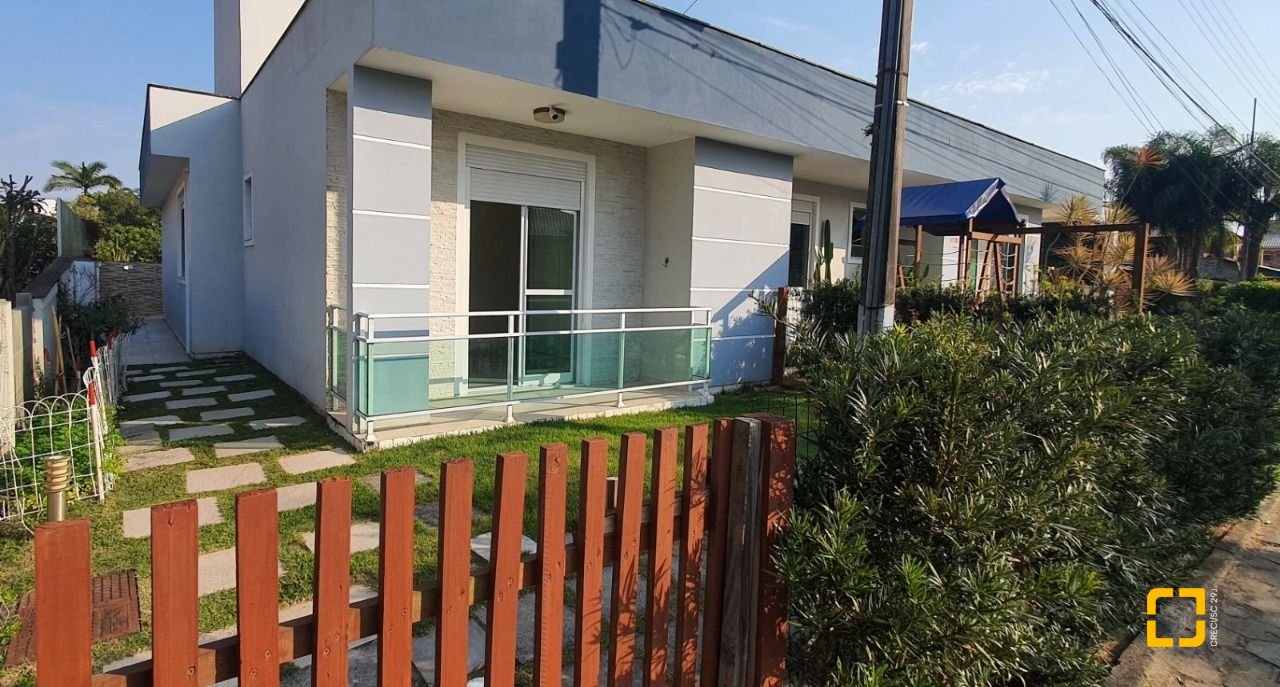 Casa de Condomínio com 224m², 7 quartos (sendo 3 suítes), 2 garagens, no bairro Ponta das Canas em Florianópolis