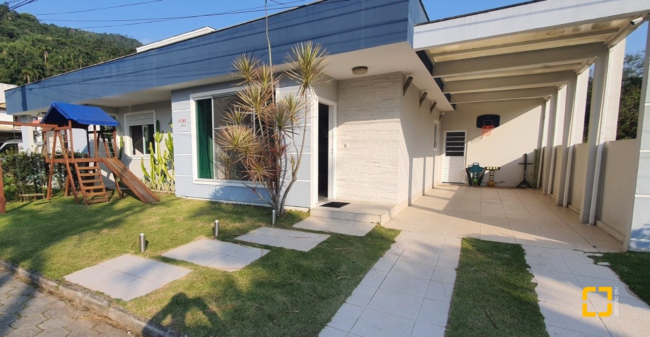 Casa de Condomínio com 224m², 7 quartos (sendo 3 suítes), 2 garagens, no bairro Ponta das Canas em Florianópolis
