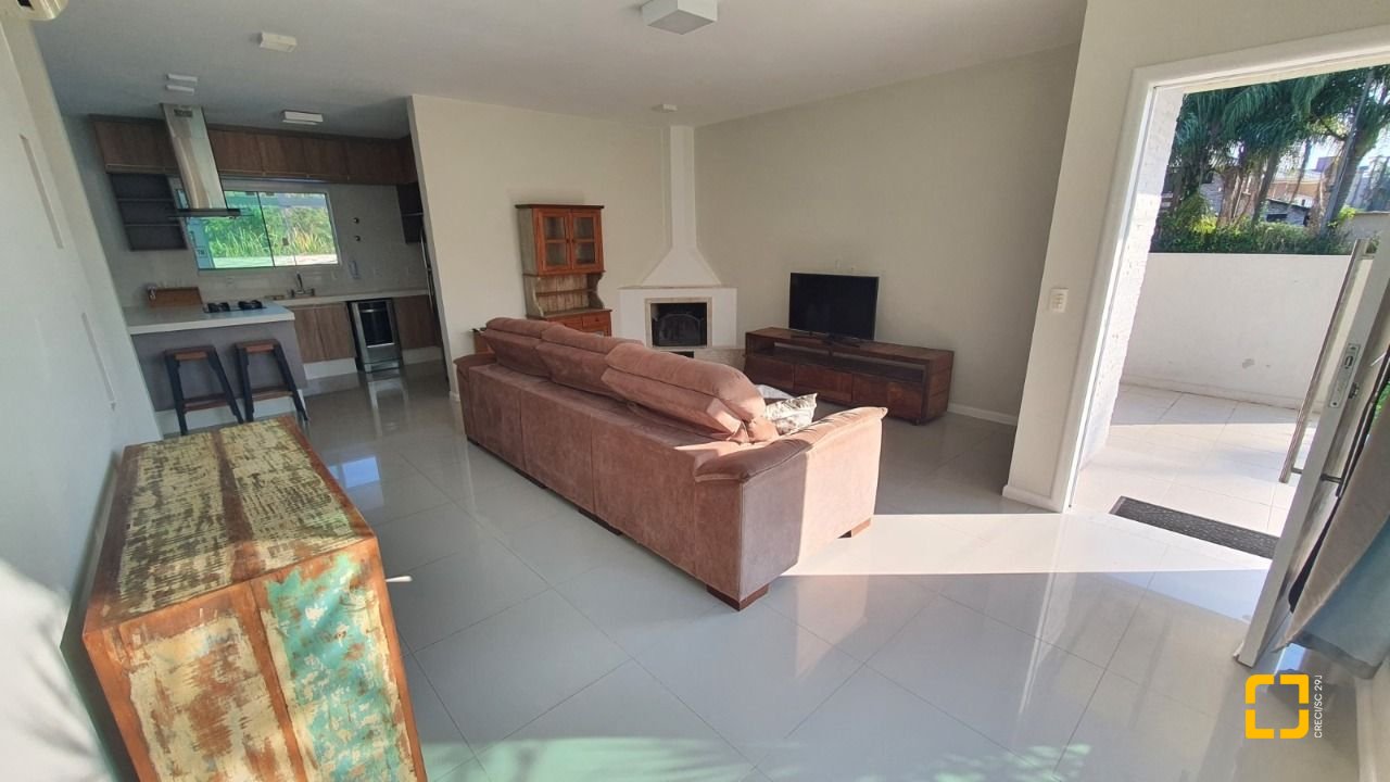 Casa de Condomínio com 224m², 7 quartos (sendo 3 suítes), 2 garagens, no bairro Ponta das Canas em Florianópolis