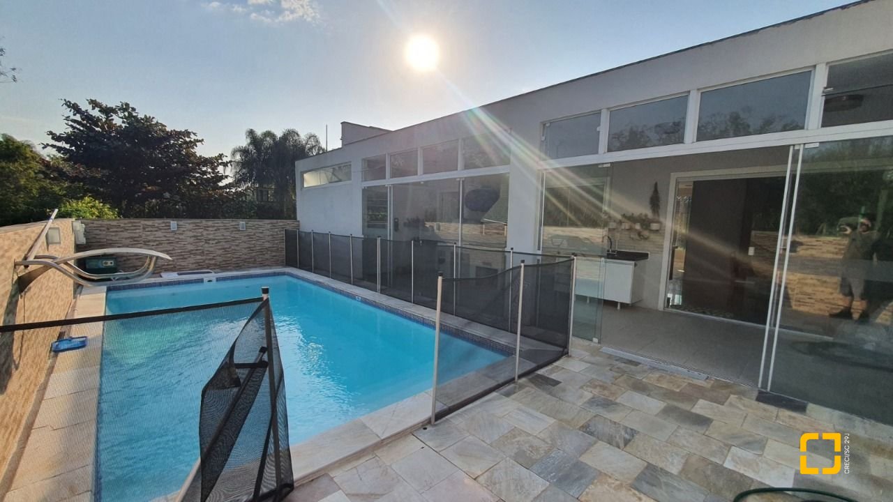 Casa de Condomínio com 224m², 7 quartos (sendo 3 suítes), 2 garagens, no bairro Ponta das Canas em Florianópolis