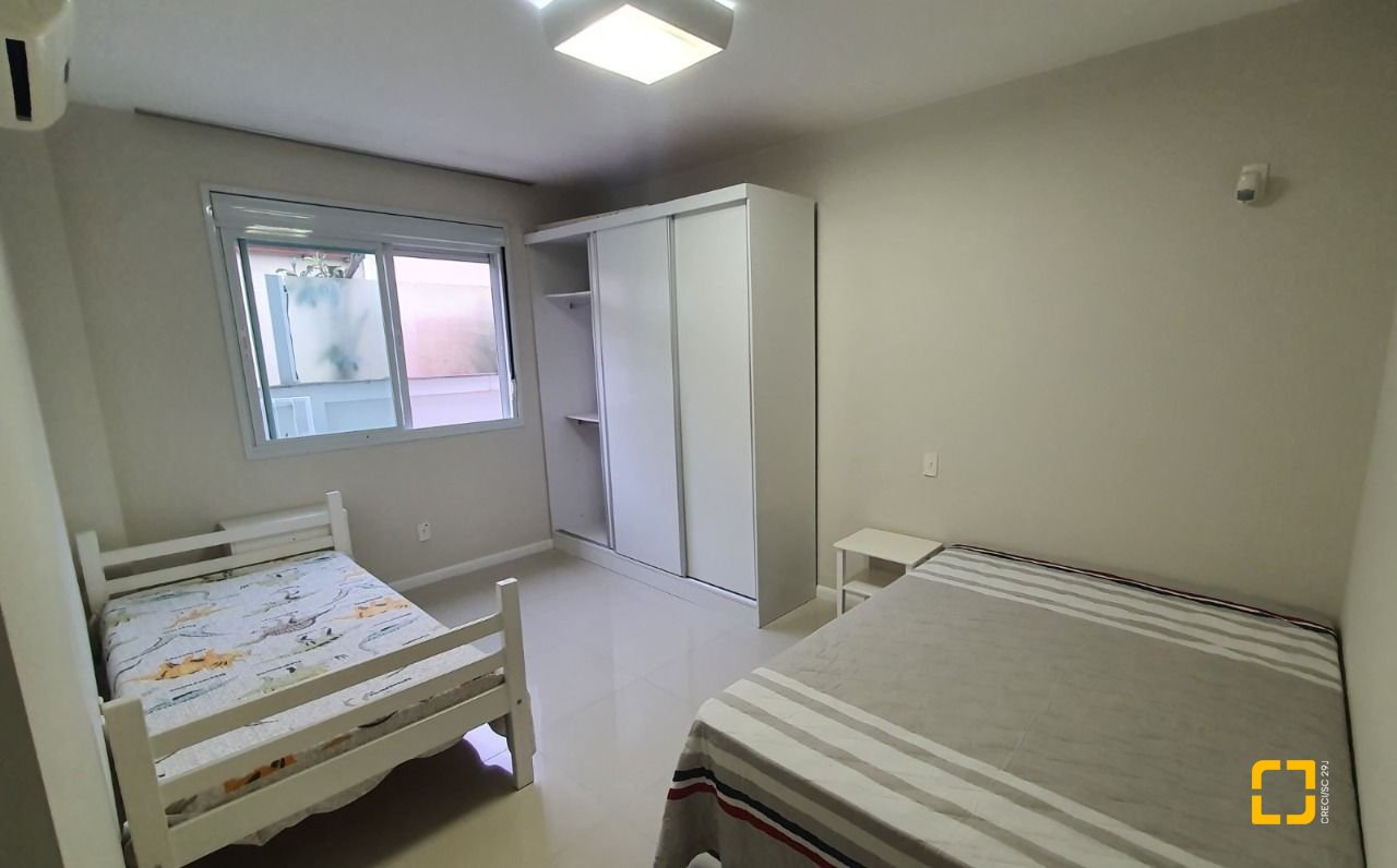 Casa de Condomínio com 224m², 7 quartos (sendo 3 suítes), 2 garagens, no bairro Ponta das Canas em Florianópolis