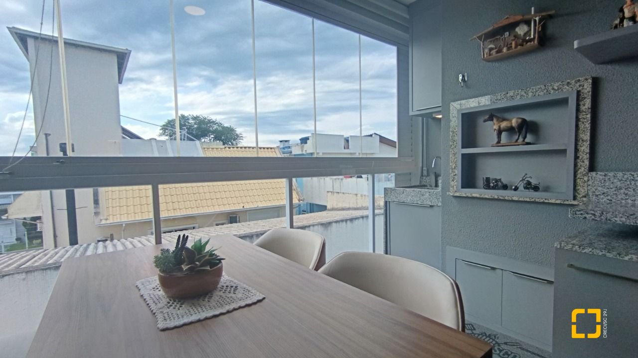 Apartamento com 109m², 4 quartos (sendo 1 suíte), 1 garagem, no bairro Canasvieiras em Florianópolis