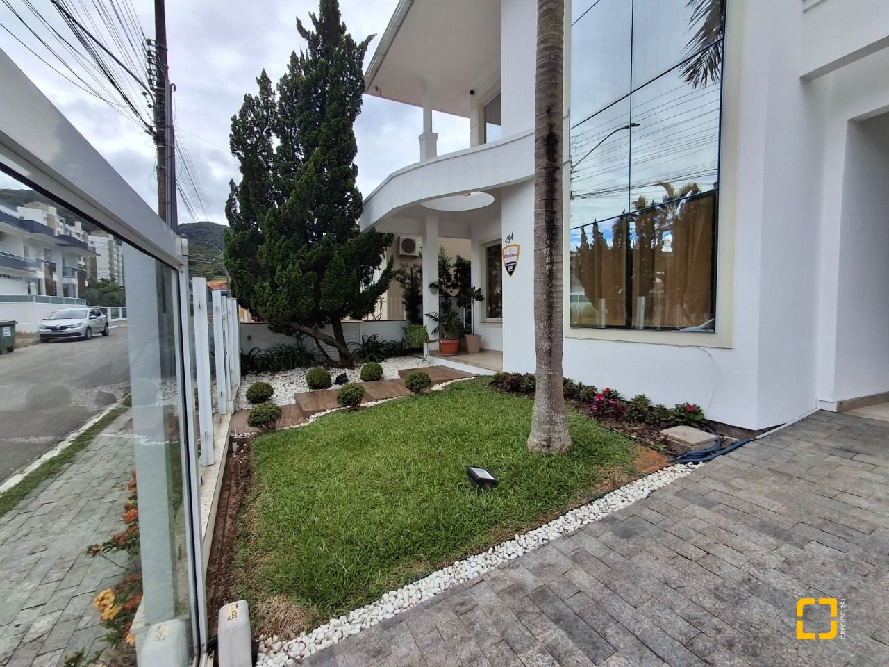 Casa com 235m², 4 quartos (sendo 1 suíte), 2 garagens, no bairro Pedra Branca em Palhoça