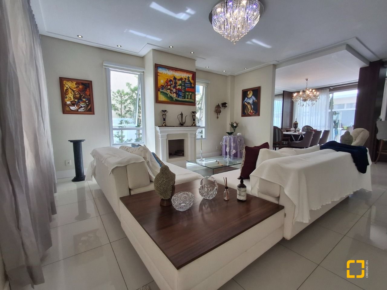 Casa com 235m², 4 quartos (sendo 1 suíte), 2 garagens, no bairro Pedra Branca em Palhoça